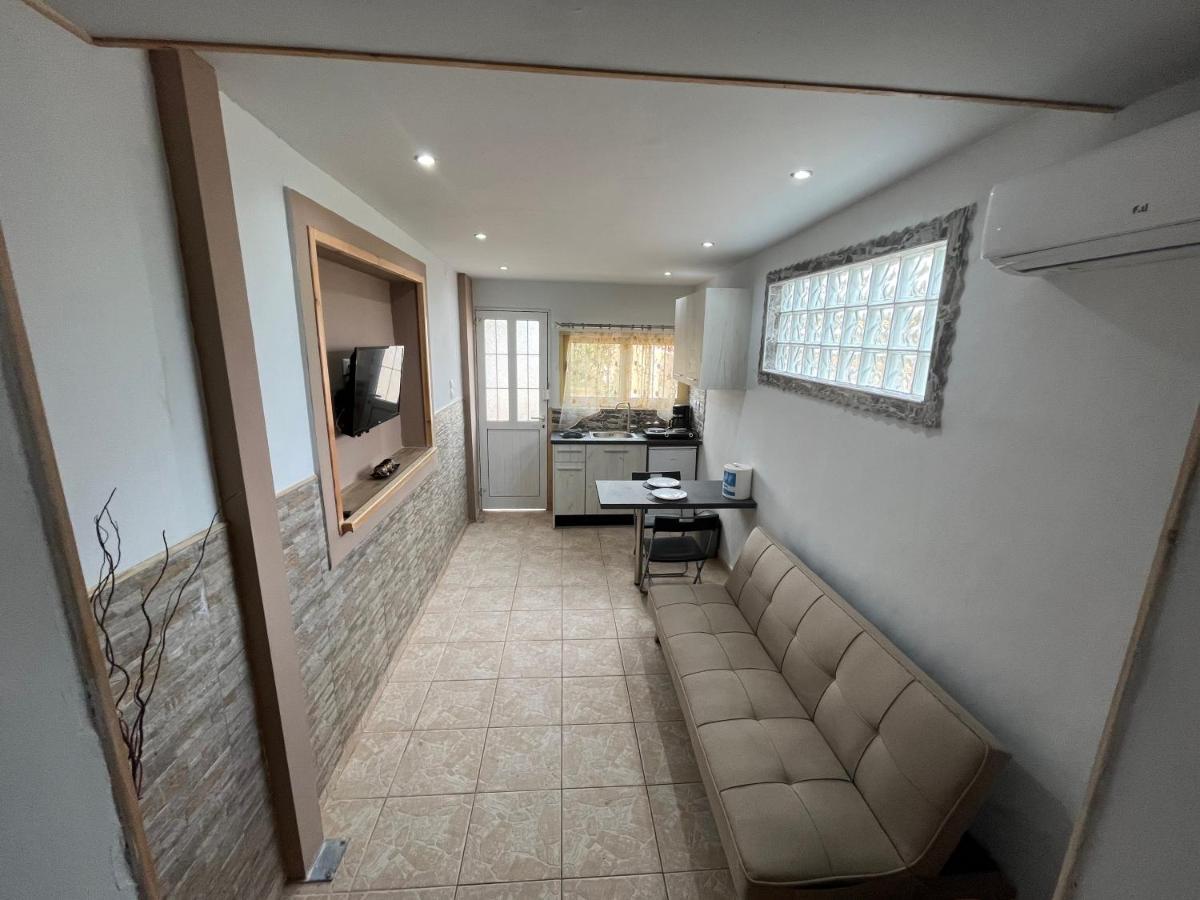 Luxury House 15 Minutes From Ath Villa Spáta Екстериор снимка